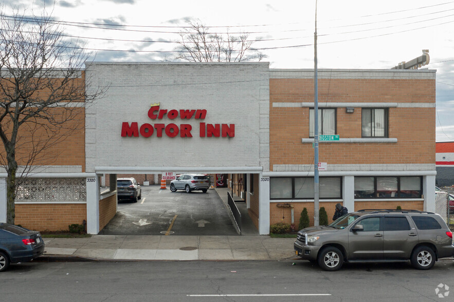 Crown Motor Inn